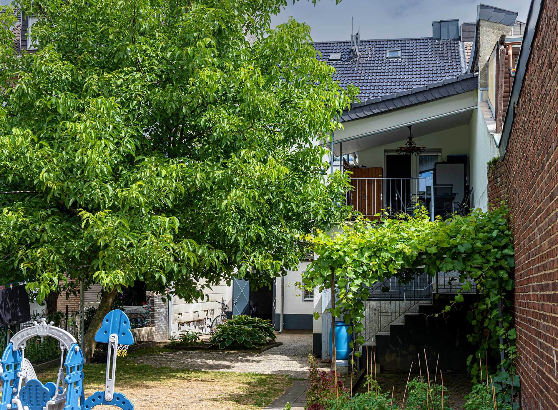 Gartenansicht Zweifamilienhaus im Zentrum von Baesweiler zu verkaufen über Immobilienmakler Koch Immobilien