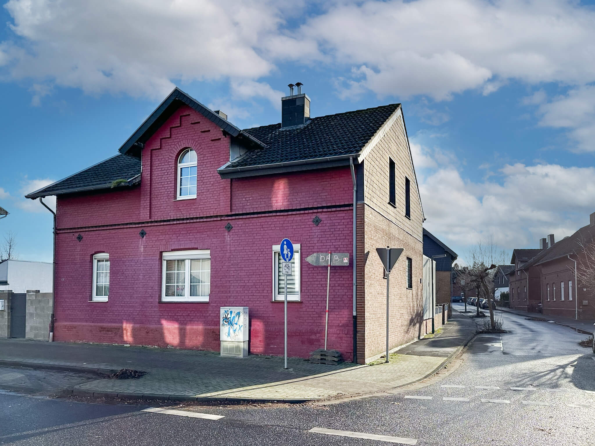 Hausansicht Einfamilienhaus in Alsdorf zu verkaufen über Koch Immobilien!