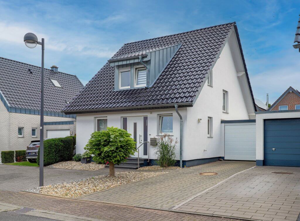 Hausansicht Einfamilienhaus in Baesweiler-Oidtweiler über Koch Immobilien zu verkaufen!