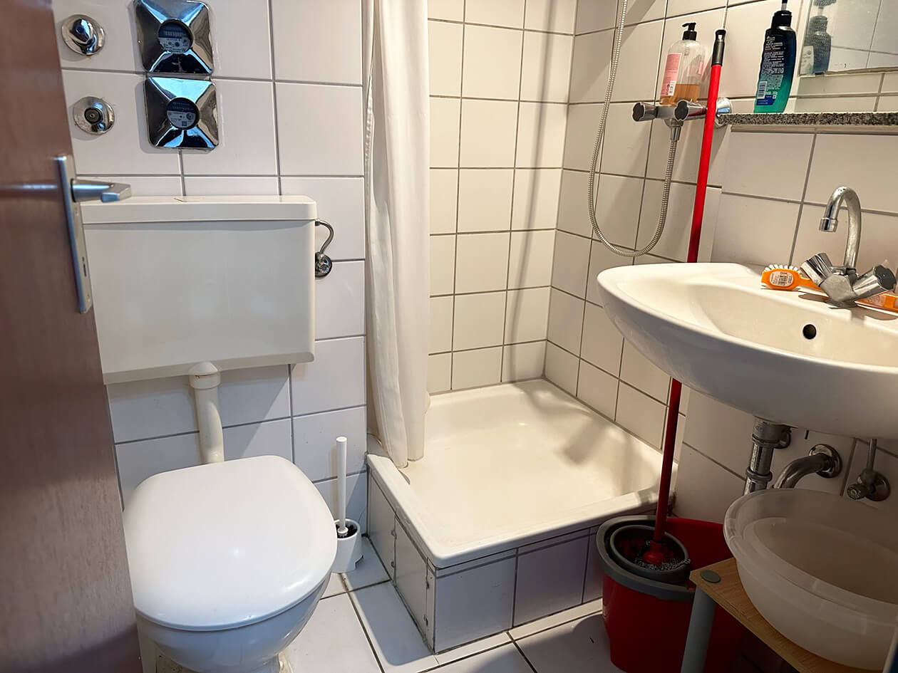 Bad in Appartement in Aachen auf der Welkenrather Straße zu verkaufen über Immobilienmakler Koch