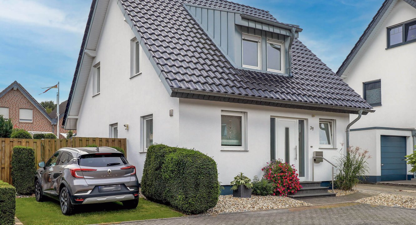 Seitenansicht Einfamilienhaus in Baesweiler-Oidtweiler über Koch Immobilien zu verkaufen!