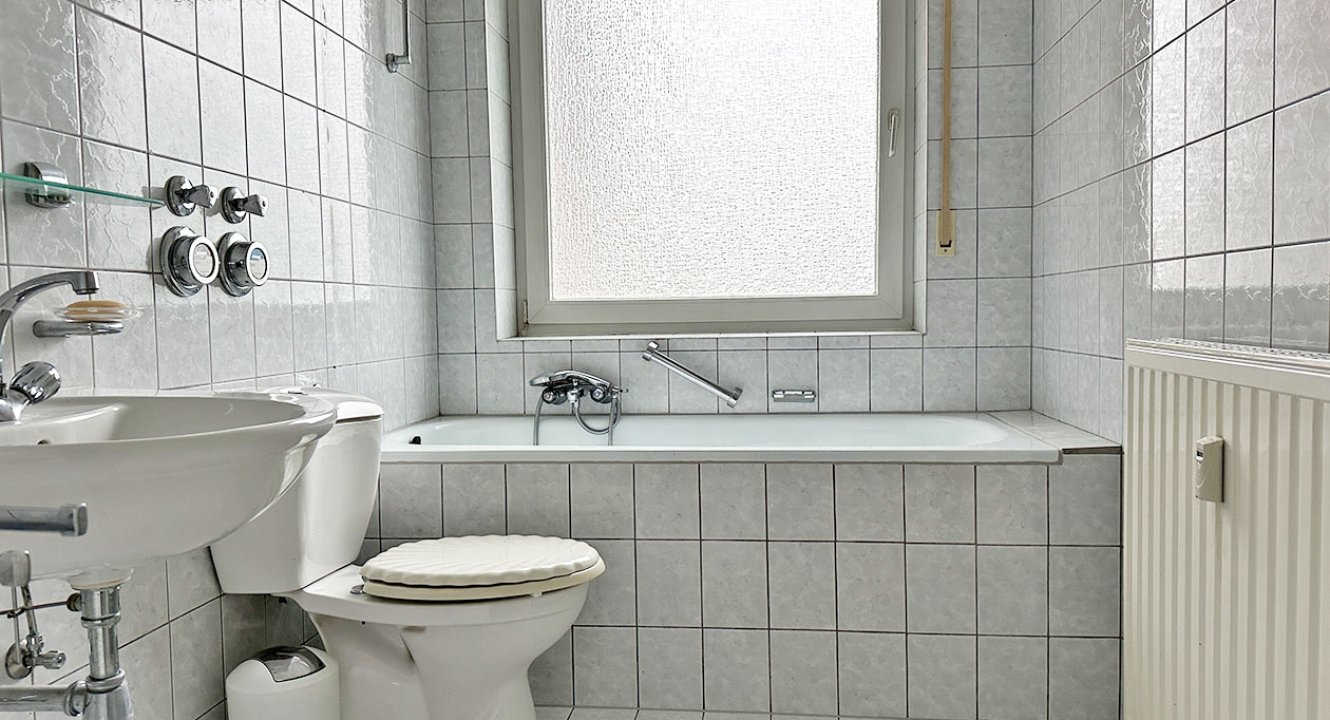 Bad in Wohnung Alsdorf Hoengen über Koch Immobilien