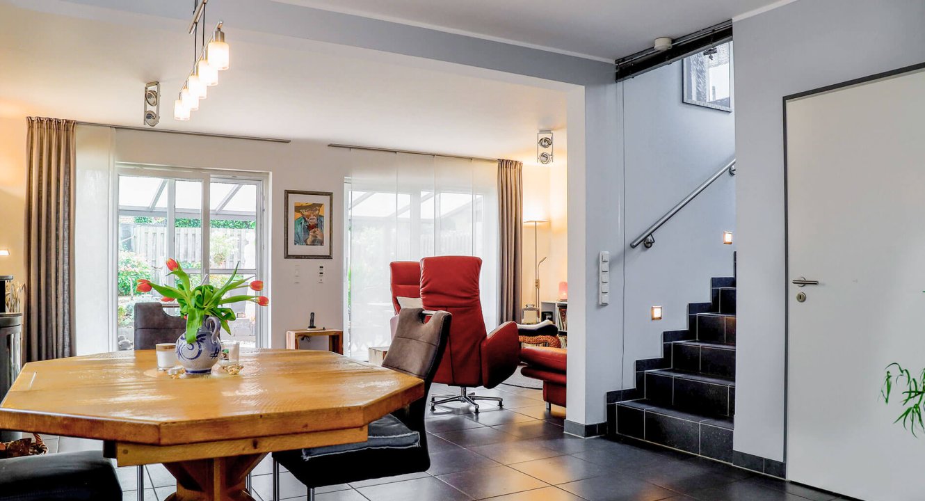 Wohnzimmer Einfamilienhaus in Baesweiler-Oidtweiler über Koch Immobilien zu verkaufen!