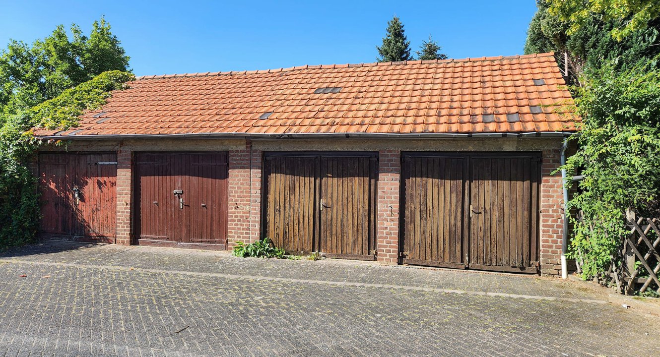Einfamilienhaus mit Garagen in Übach-Palenberg über Koch Immobilien zu verkaufen