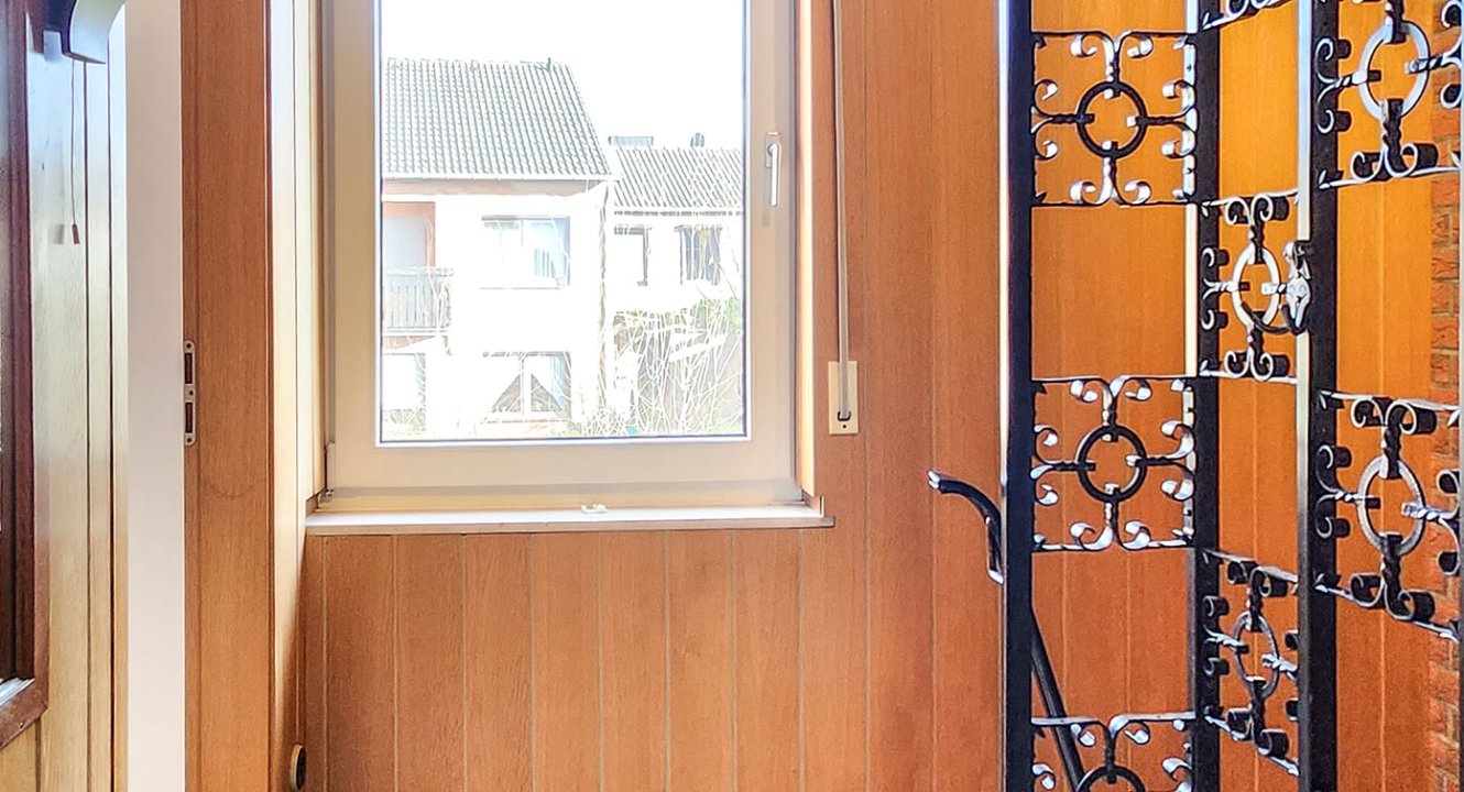 Treppenflur Einfamilienhaus in Alsdorf-Ofden zu verkaufen! Immobilienmakler Koch Alsdorf
