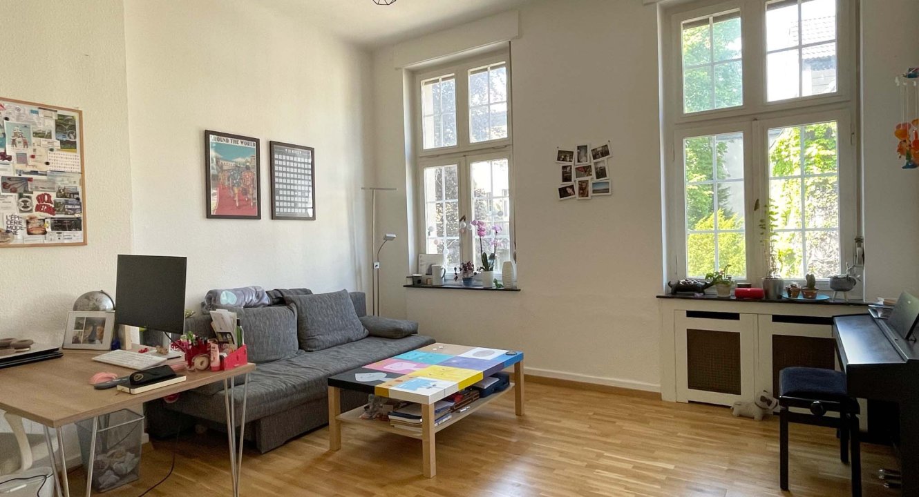 Wohnzimmer in toller Mietwohnung in Aachen auf der Rolandstraße